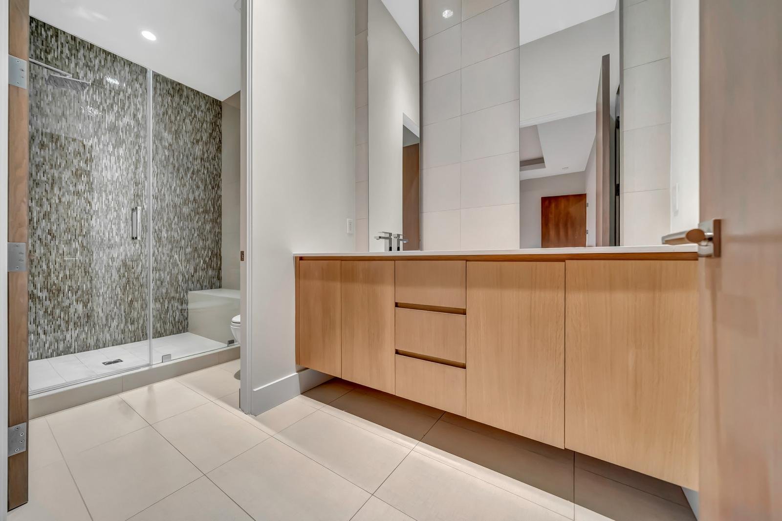 WhatsApp Image 2025-09-17 at 00.17.59 (1)